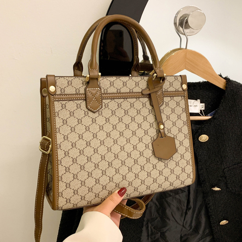 Ai Fashion PU Tote torba s lančanom ručkom, zatvaranje na zip, vodoravni kvadratni oblik, unutarnji džep sa zipom