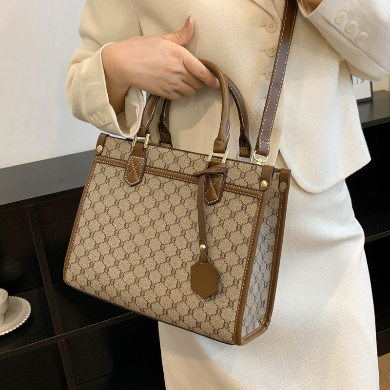 Ai Fashion PU Tote torba s lančanom ručkom, zatvaranje na zip, vodoravni kvadratni oblik, unutarnji džep sa zipom