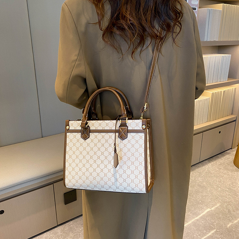 Ai Fashion PU Tote torba s lančanom ručkom, zatvaranje na zip, vodoravni kvadratni oblik, unutarnji džep sa zipom