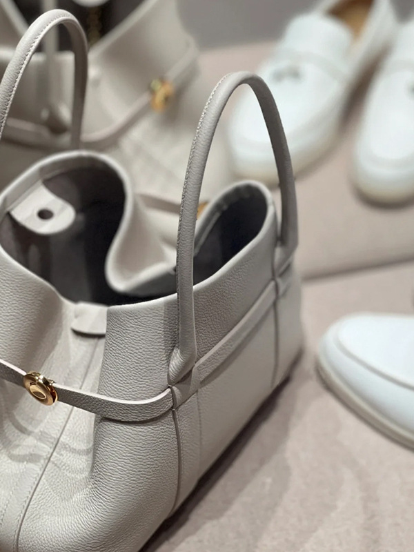 Unisex tote torba od prave kože, vodoravni kvadratni oblik, dvostruke ručke, zatvaranje na zip, unutarnji džep sa zipom