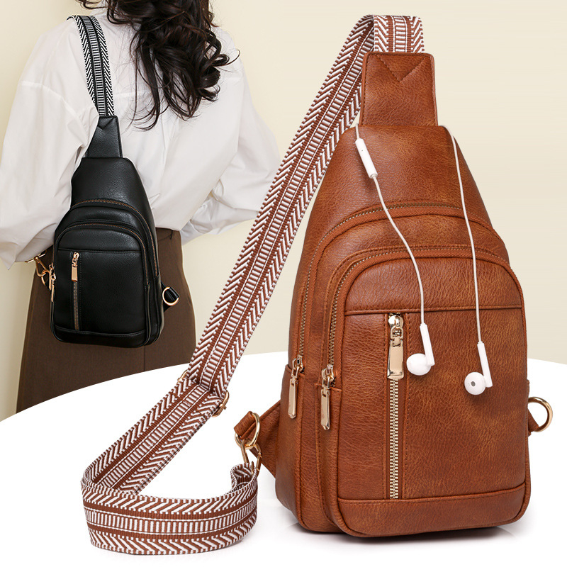 Crossbody táska, Corduroy anyag, cipzáras zárás, poliészter bélés, belső dokumentumrekesz és cipzáras rekesz, 2026 tavasz megjelenés