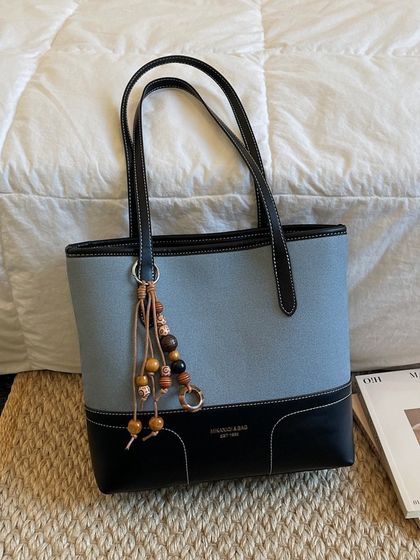 Városi minimalist stílusú PU tote táska, cipzárral nyitás, belső zsebek: rejtett cipzáras zseb és irattartó zseb, 2026 tavasz