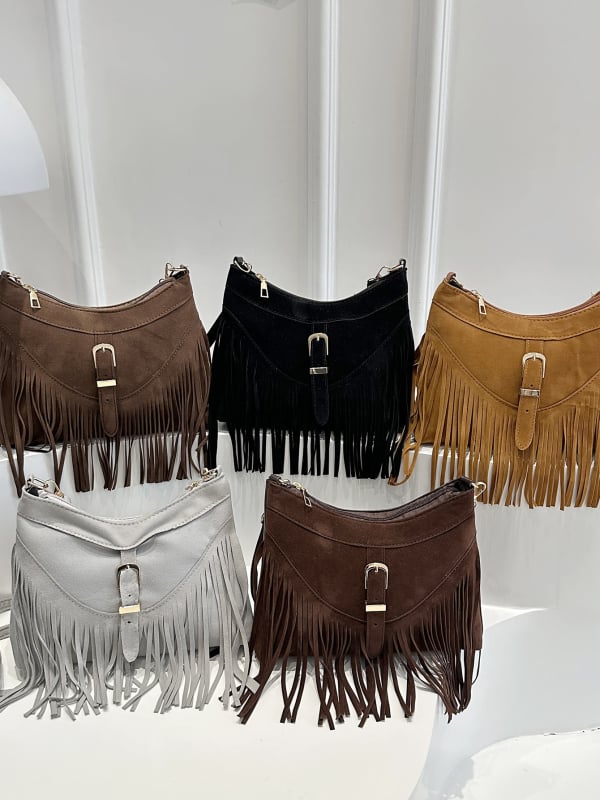 Poliészterből készült tote táska, PU bélés, cipzáras záródás, belső cipzáras zseb, egy vállpánt