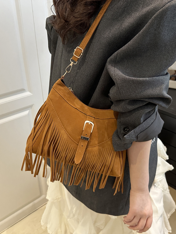 Poliészterből készült tote táska, PU bélés, cipzáras záródás, belső cipzáras zseb, egy vállpánt