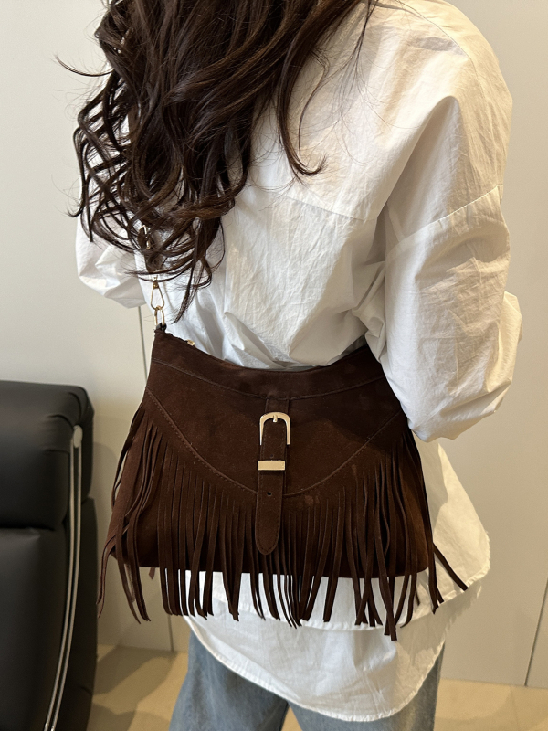 Poliészterből készült tote táska, PU bélés, cipzáras záródás, belső cipzáras zseb, egy vállpánt