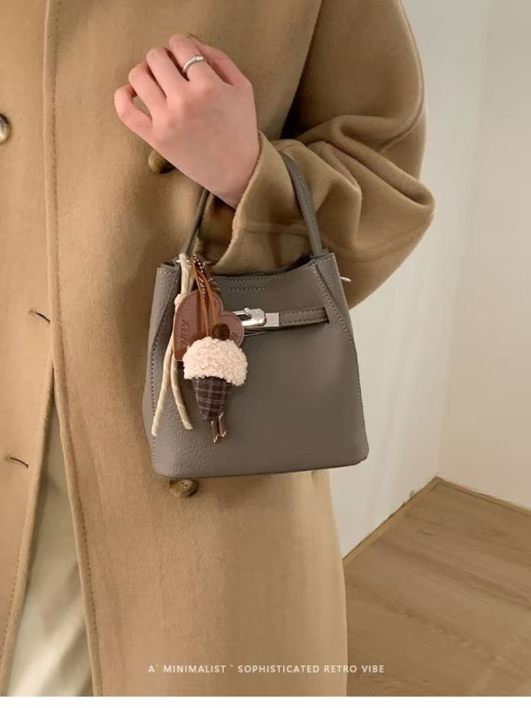 PU materijal bucket bag, gradski minimalistički stil, magnetska kopča, poliester podstava, oblik koše