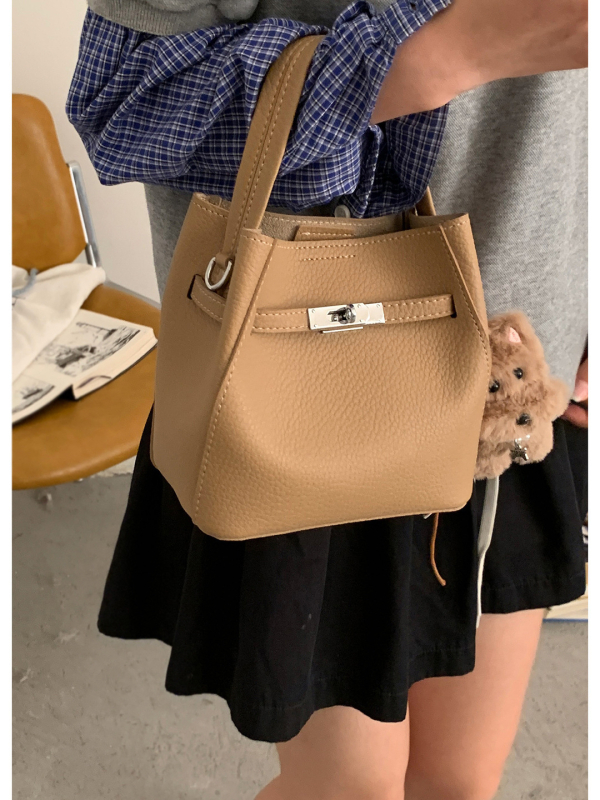 PU materijal bucket bag, gradski minimalistički stil, magnetska kopča, poliester podstava, oblik koše
