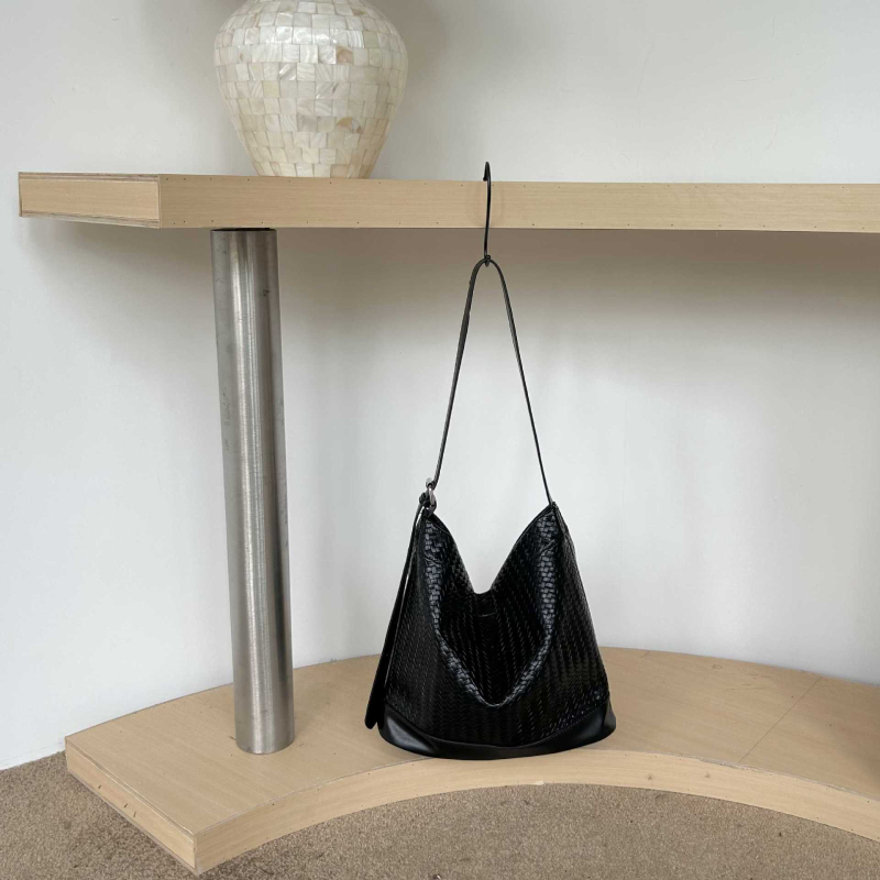 PU kožna crossbody tote torba sa tkanom teksturom, magnetsko zatvaranje, poliester podstava, uspravni kvadratni oblik, pogodna za slobodno vrijeme i putovanja