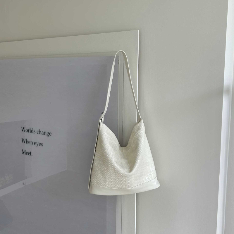 PU kožna crossbody tote torba sa tkanom teksturom, magnetsko zatvaranje, poliester podstava, uspravni kvadratni oblik, pogodna za slobodno vrijeme i putovanja