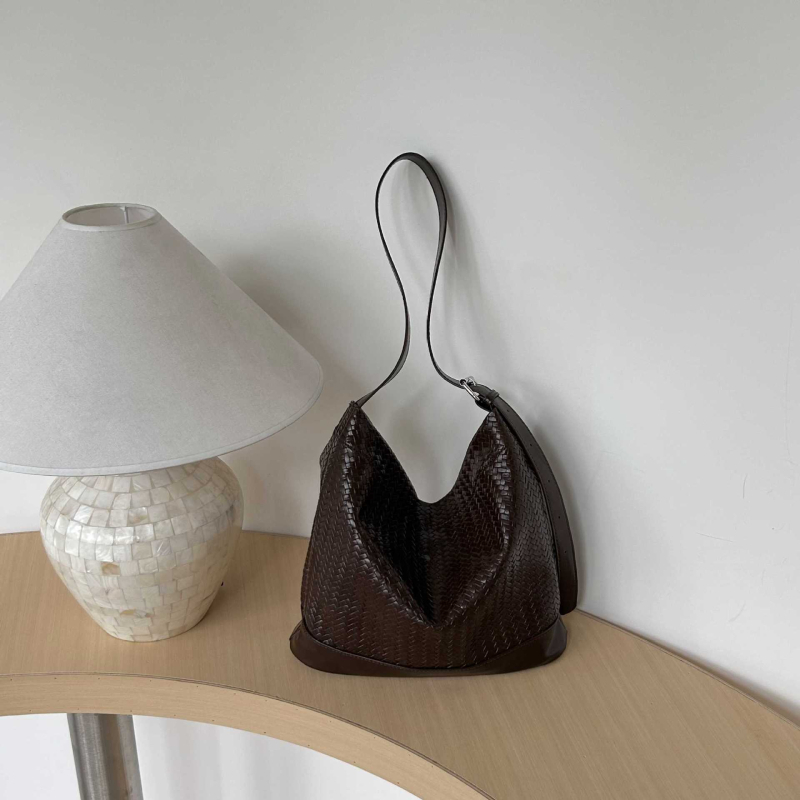 PU kožna crossbody tote torba sa tkanom teksturom, magnetsko zatvaranje, poliester podstava, uspravni kvadratni oblik, pogodna za slobodno vrijeme i putovanja