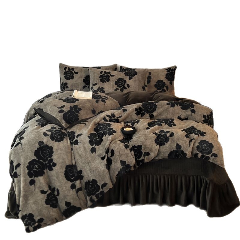 Cetverodjelni set posteljine od mliječnog velura, topao i debeo, quiltiran, reactive print i bojanje, težina 2000-2500 g, retro i modern minimalistički stil