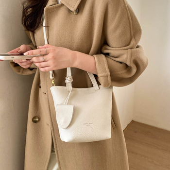 Városi minimalist PU keresztbody táska, függőleges téglalap alakú, mágneses zárás