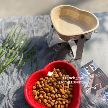 Πορσελάνινο μπολ κατοικίδίων σε σχήμα καρδιάς για γάτες και μικρά σκυλιά