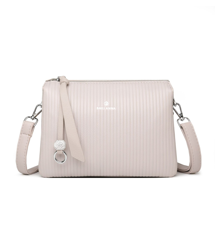Crossbody torba od PU, vodoravni kvadratni oblik, zatvaranje na zip, unutarnji pretinci: džep na zip, džep za telefon, džep za dokumente, laminirani džep; podstava od poliestera; proljeće 2026 izdanje