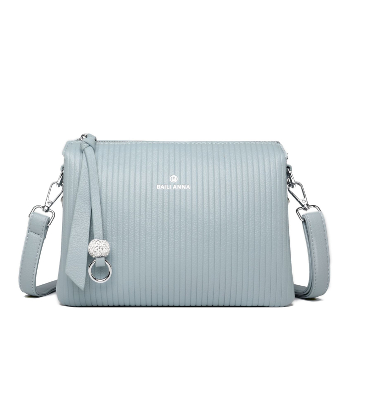 Crossbody torba od PU, vodoravni kvadratni oblik, zatvaranje na zip, unutarnji pretinci: džep na zip, džep za telefon, džep za dokumente, laminirani džep; podstava od poliestera; proljeće 2026 izdanje