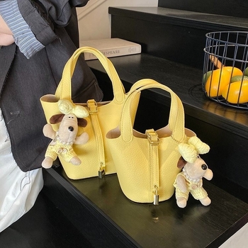 Geantă bucket pentru femei – stil stradal, material PU, închidere magnetică, buzunar cu fermoar, căptușeală din poliester, formă bucket, vara 2025