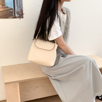 Geantă PU de damă în stil Saddle, închidere magnetică, curele duble, formă orizontală dreptunghiulară, buzunar intern cu fermoar și buzunar pentru documente