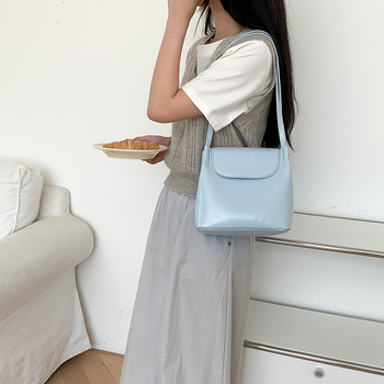 Geantă PU de damă în stil Saddle, închidere magnetică, curele duble, formă orizontală dreptunghiulară, buzunar intern cu fermoar și buzunar pentru documente