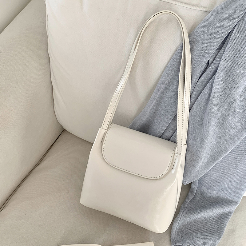 Geantă PU de damă în stil Saddle, închidere magnetică, curele duble, formă orizontală dreptunghiulară, buzunar intern cu fermoar și buzunar pentru documente