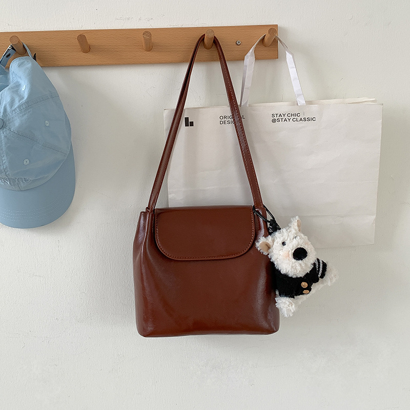 Geantă PU de damă în stil Saddle, închidere magnetică, curele duble, formă orizontală dreptunghiulară, buzunar intern cu fermoar și buzunar pentru documente