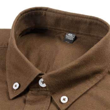 Cămașă din bumbac 100% cu finisaj brushed, guler rever, decor cu buzunar, culoare uni, respirabilă și evacuează umezeala.