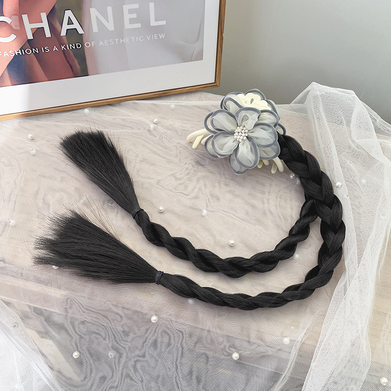 Perucă cu coadă împletită – realizare manuală, sârmă termorezistentă, model Grab braids, nu poate fi vopsită