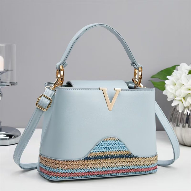 Ženska crossbody bucket torba - PU koža, ulični stil, srednja veličina, horizontalan kvadratni oblik, otvor s poklopcem