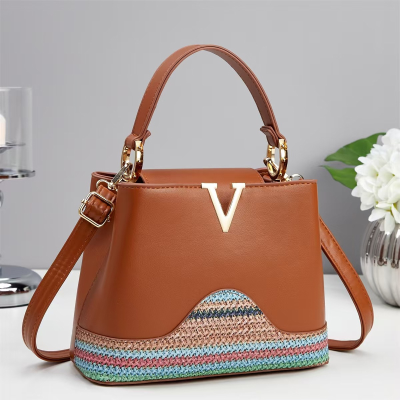 Ženska crossbody bucket torba - PU koža, ulični stil, srednja veličina, horizontalan kvadratni oblik, otvor s poklopcem