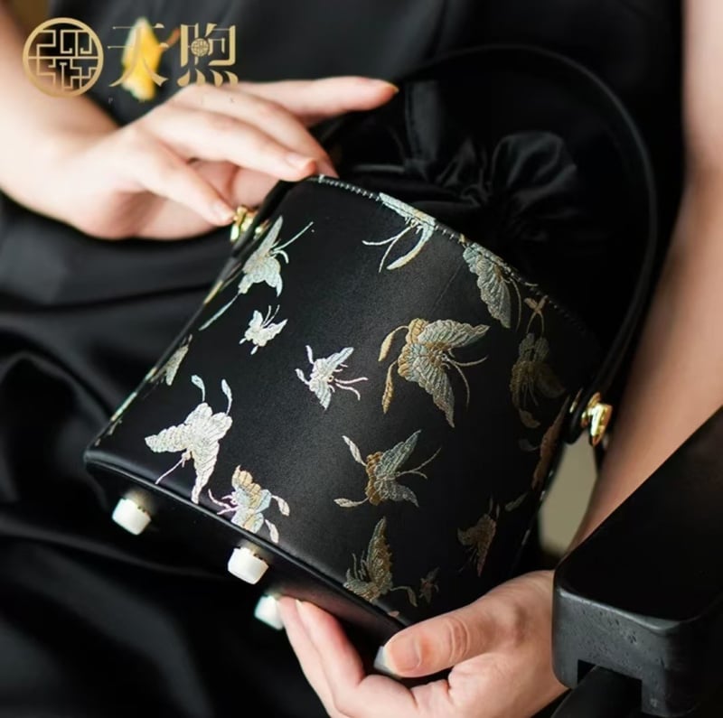 Geantă bucket din piele de vacă și material textil, stil național literar, închidere cu șnur, căptușeală poliester