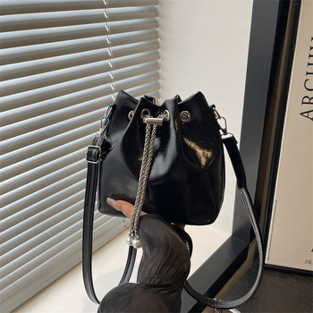 Bucket torba od PU materijala s vezicom, gradski stil jednostavnosti, jesen 2025