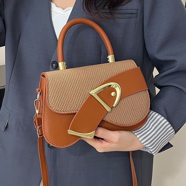 Torba za ruku, gradski minimalistički stil, corduroy materijal, pravokutnog oblika, magnetska kopča, džep za telefon (Jesen 2025)