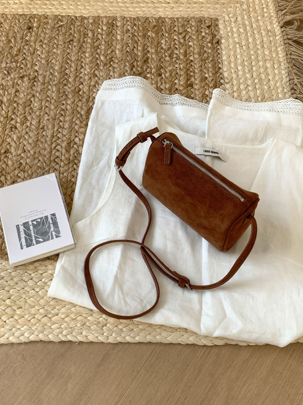 Crossbody torba od poliestera, urbani minimalistični stil, oblik jastuka, zatvaranje na zip, jesen 2025