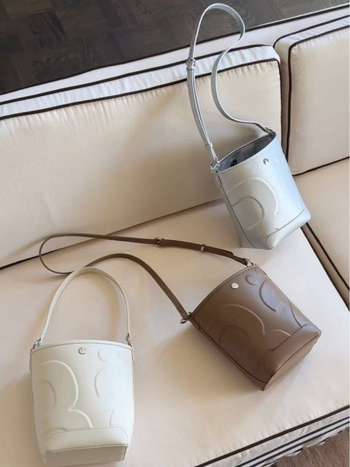 PU anyagú vödör alakú táska, mágneszár, belső felület: szuper rost, 2025 tavasz