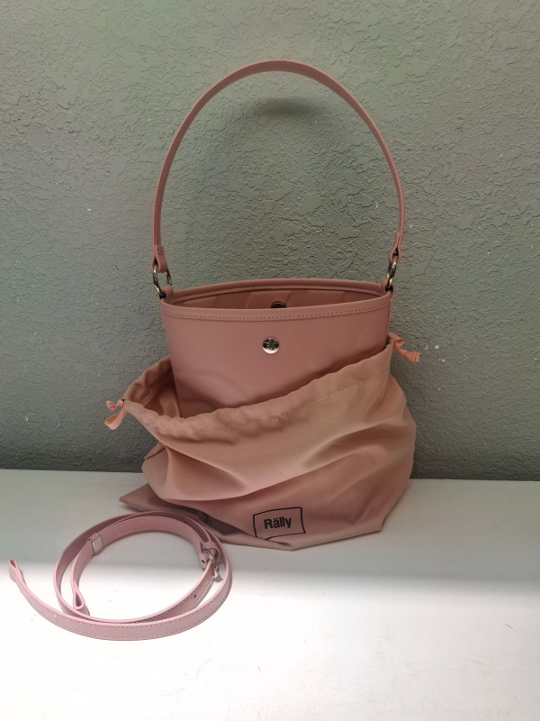 PU anyagú vödör alakú táska, mágneszár, belső felület: szuper rost, 2025 tavasz