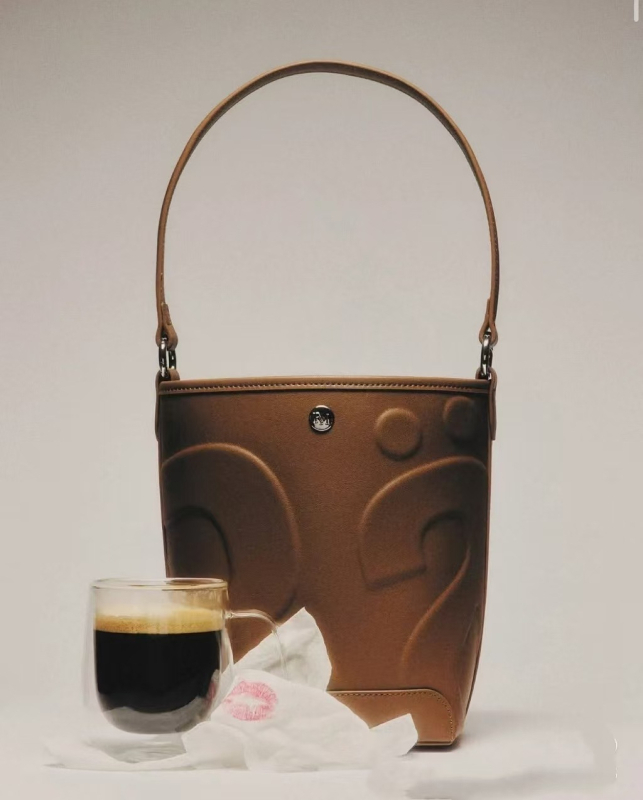 PU anyagú vödör alakú táska, mágneszár, belső felület: szuper rost, 2025 tavasz