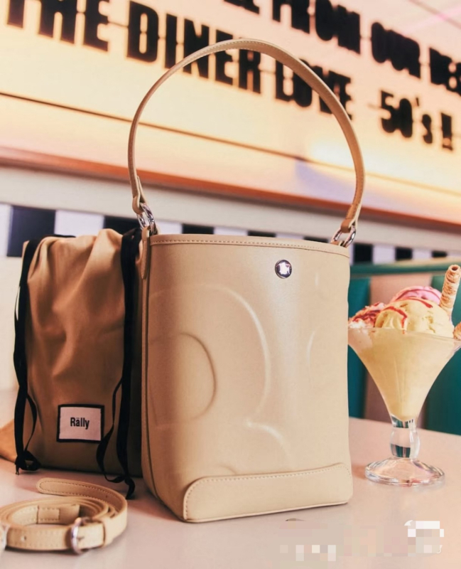 PU anyagú vödör alakú táska, mágneszár, belső felület: szuper rost, 2025 tavasz