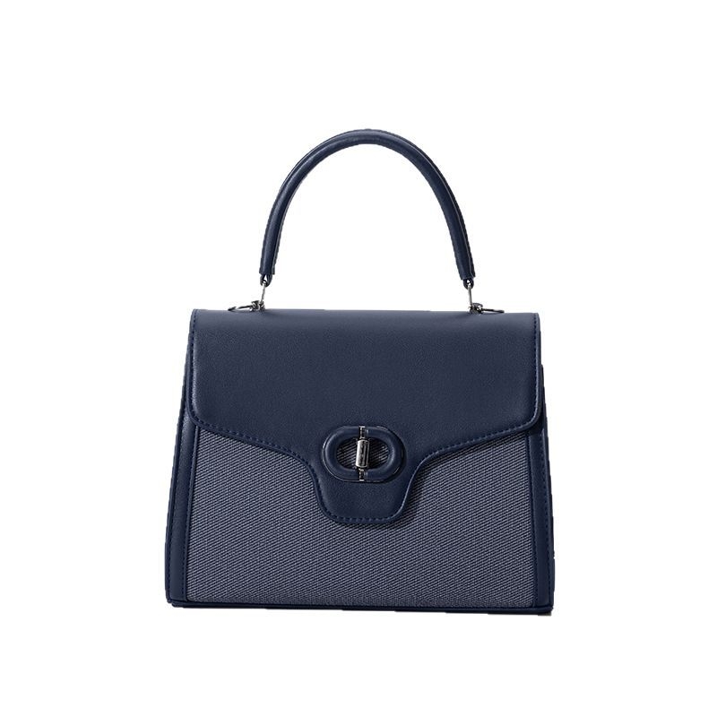 PU crossbody torba, mala kvadratnog oblika; podstava od poliester; zaključavanje brava; unutarnji pretinac sa zatvaračem