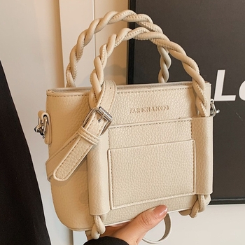 Bucket torba crossbody od PU materijala (zip zatvaranje; oblik košare; podstava od poliester; unutarnji džep sa zatvaračem)