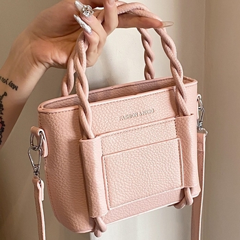 Bucket torba crossbody od PU materijala (zip zatvaranje; oblik košare; podstava od poliester; unutarnji džep sa zatvaračem)