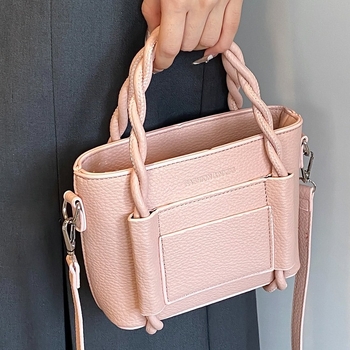 Bucket torba crossbody od PU materijala (zip zatvaranje; oblik košare; podstava od poliester; unutarnji džep sa zatvaračem)