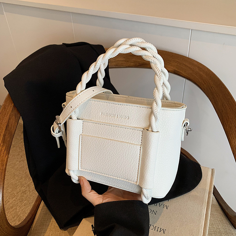 Bucket torba crossbody od PU materijala (zip zatvaranje; oblik košare; podstava od poliester; unutarnji džep sa zatvaračem)