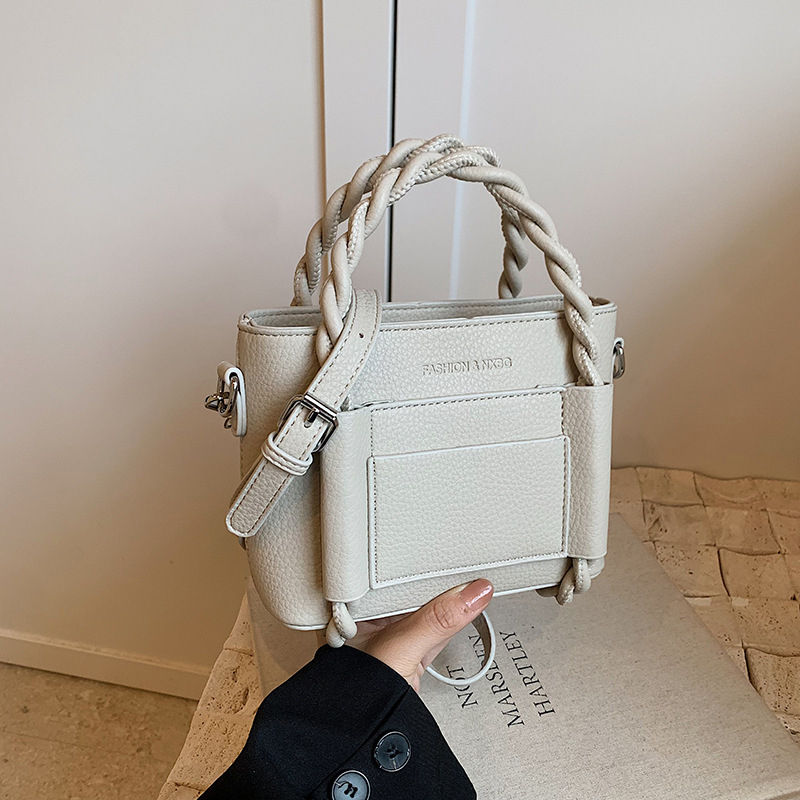 Bucket torba crossbody od PU materijala (zip zatvaranje; oblik košare; podstava od poliester; unutarnji džep sa zatvaračem)