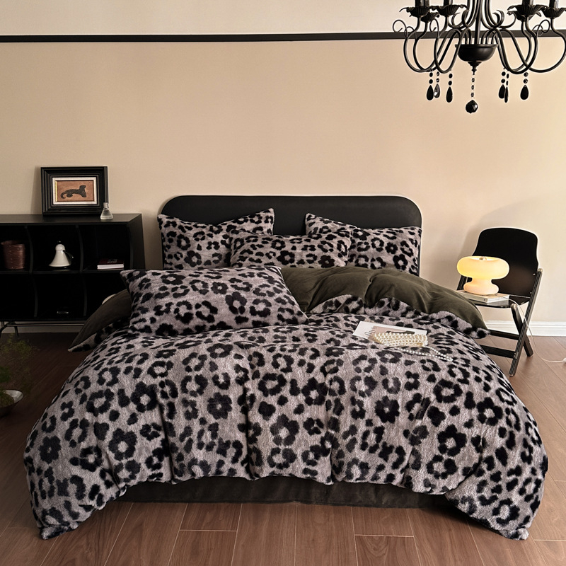 Četverostruki komplet posteljine od mliječnog velura s leopard uzorkom, reaktivno printanje, težina 4000–4500 g