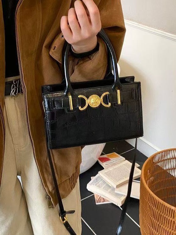 Crossbody torba - PU koža, vodoravni kvadratni oblik, zatvaranje na zip, unutarnji džep sa zipom, gradski stil