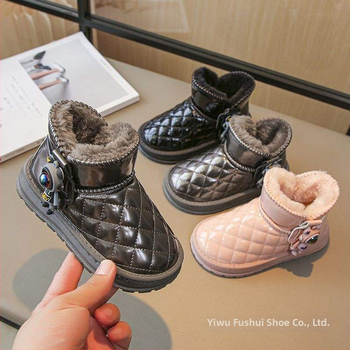 Gyermekek boka csizma (1–3 év) – semleges stílus, alacsony szár, vastag talp, magasság növelő, légáteresztő