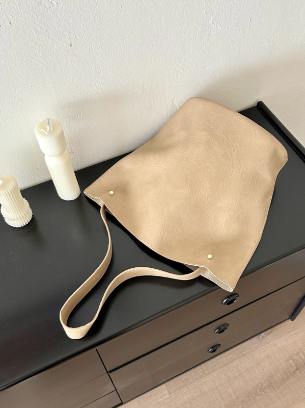 Bucket bag — Урбан стил, PU материал, хоризонтално квадратна форма, отваряне: открито, вътрешен джоб с цип