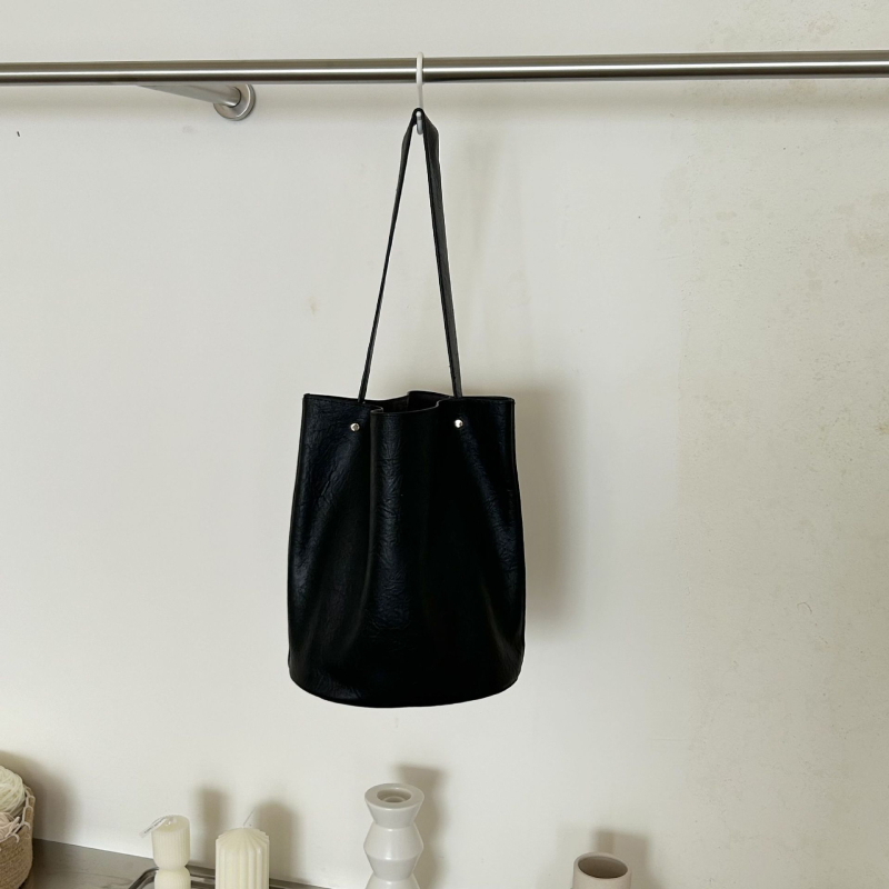 Bucket bag — Урбан стил, PU материал, хоризонтално квадратна форма, отваряне: открито, вътрешен джоб с цип