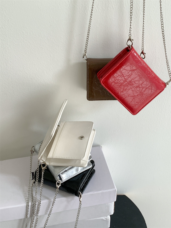 Кроссбоди мини чанта от PU кожа, хоризонтално квадратна форма, среден размер, стил за червило и ключодържател, капак за затваряне, една презрамка