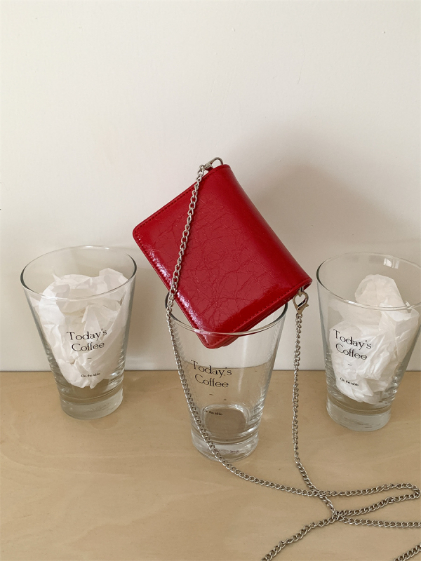 Кроссбоди мини чанта от PU кожа, хоризонтално квадратна форма, среден размер, стил за червило и ключодържател, капак за затваряне, една презрамка