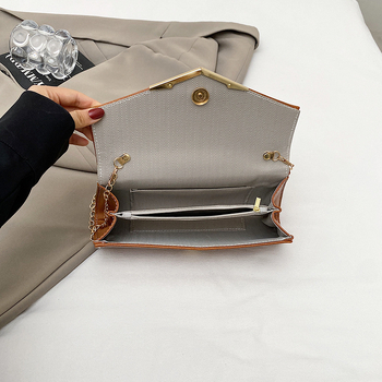 Дамска квадратна чанта през рамо PU материал, уличен стил, с капак, вътрешен джоб с цип, полиестерна подплата